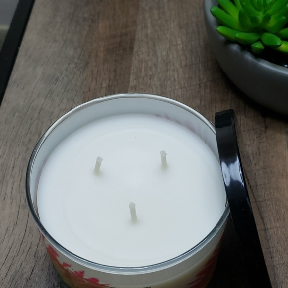 Bath & Body Works rainbow confetti 3 wick candle - Picture 2 of 3